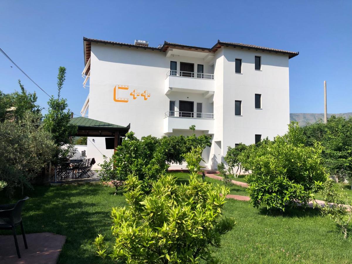 בראט Hotel Vila C Plus Plus מראה חיצוני תמונה