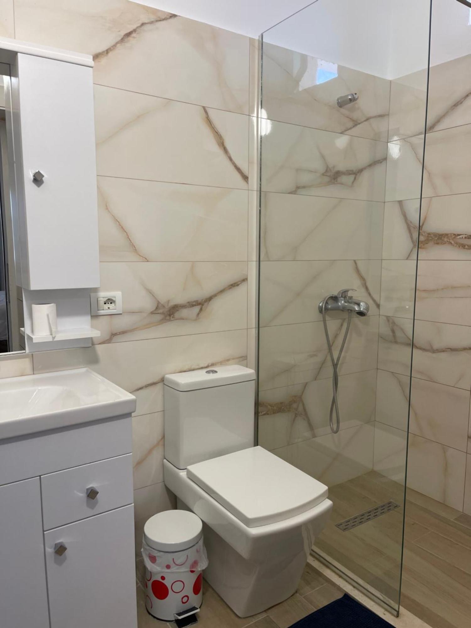 בראט Hotel Vila C Plus Plus מראה חיצוני תמונה