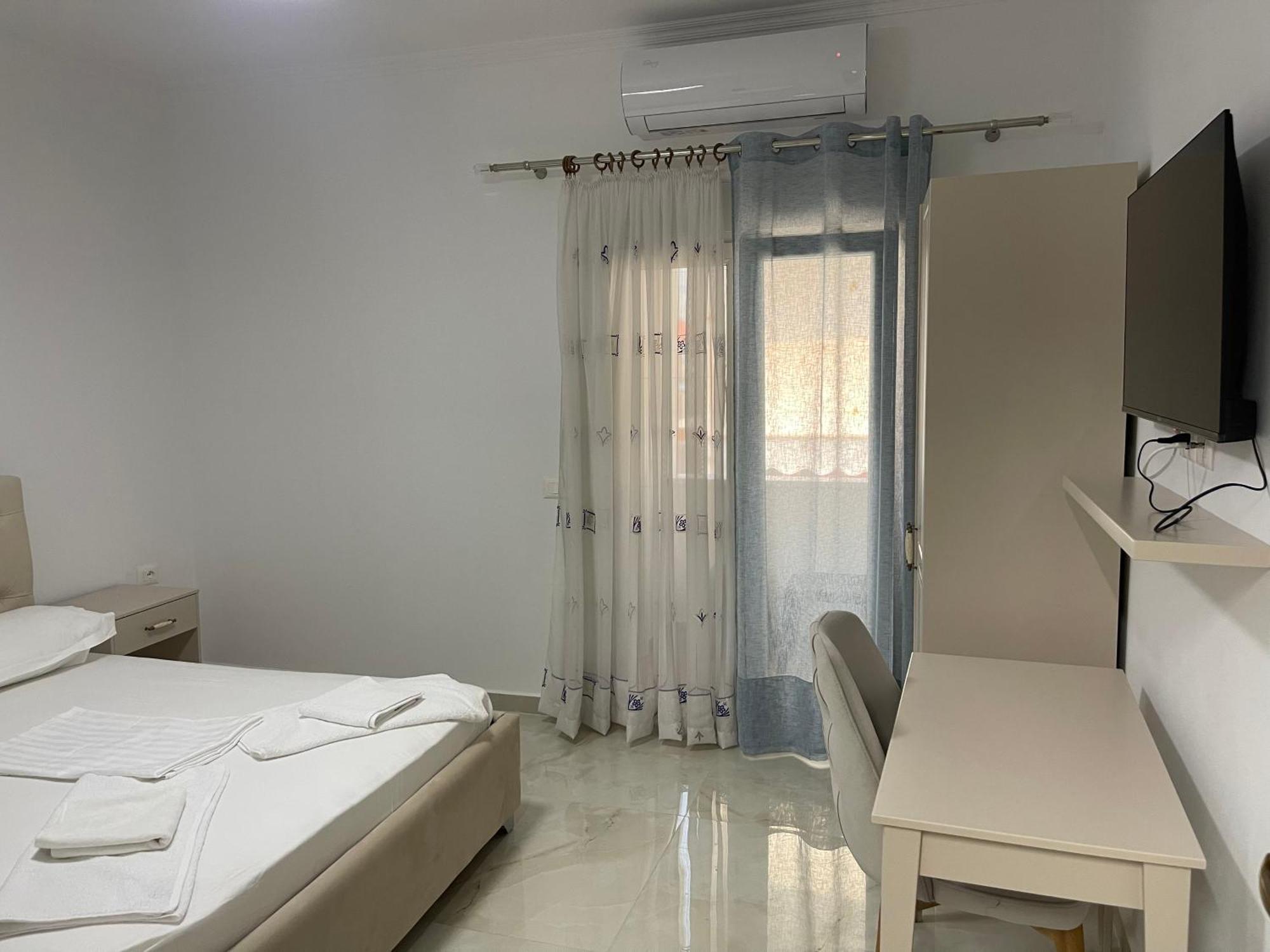 בראט Hotel Vila C Plus Plus מראה חיצוני תמונה