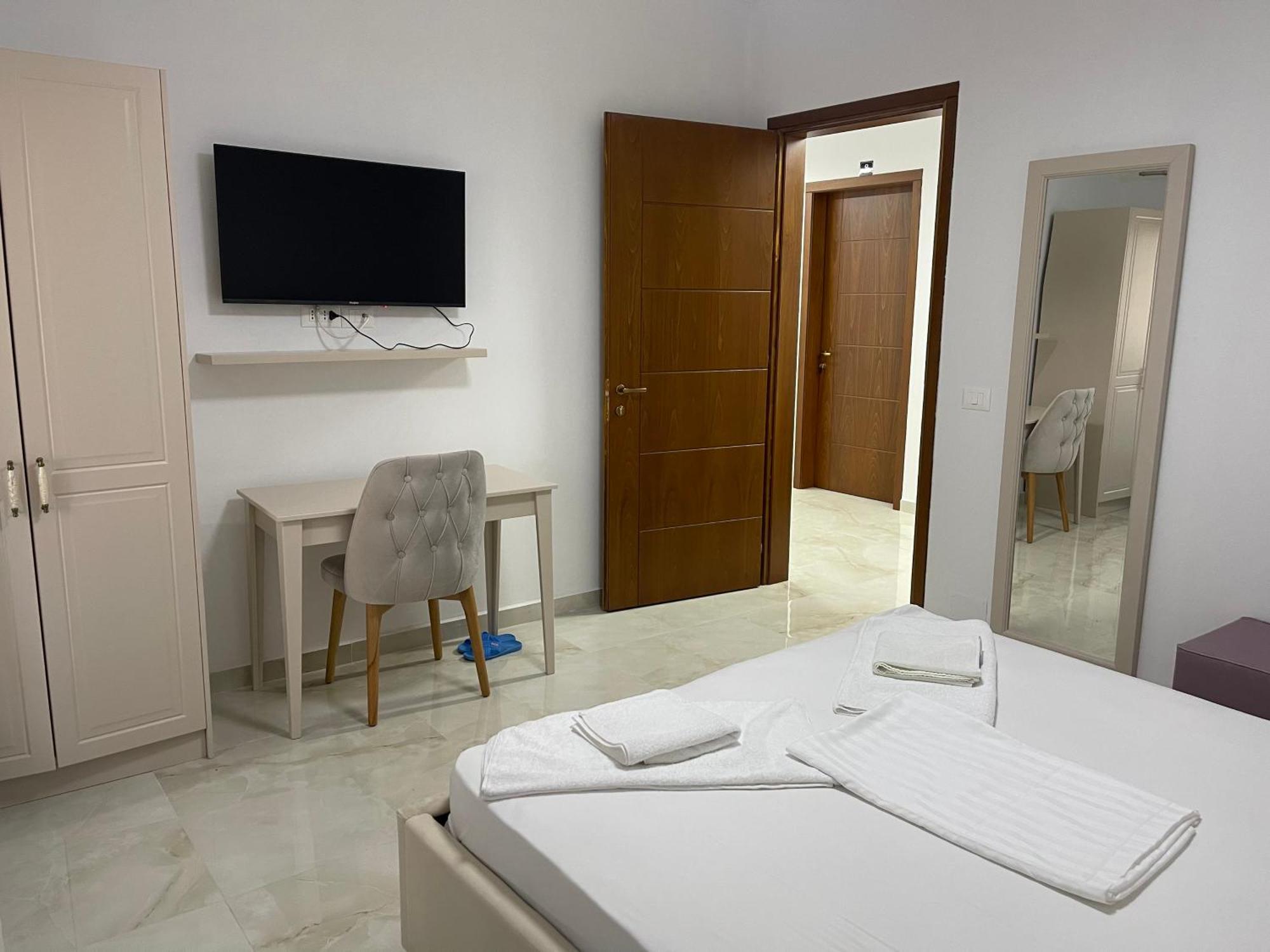 בראט Hotel Vila C Plus Plus מראה חיצוני תמונה