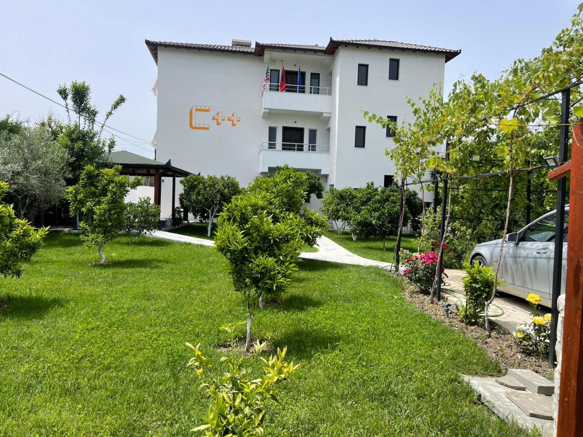 בראט Hotel Vila C Plus Plus מראה חיצוני תמונה