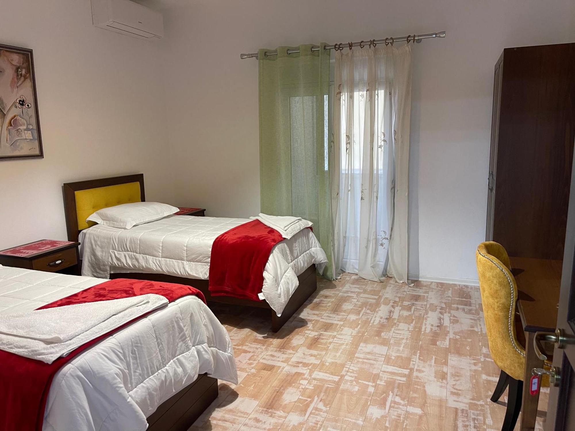 בראט Hotel Vila C Plus Plus מראה חיצוני תמונה